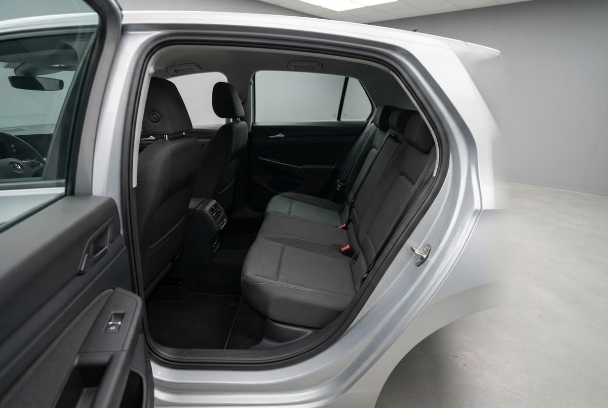 Rear seats & cabin