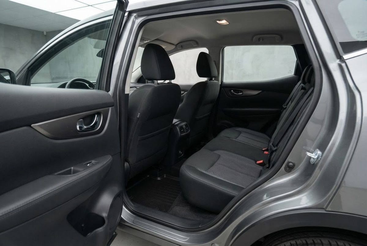 Rear seats & cabin