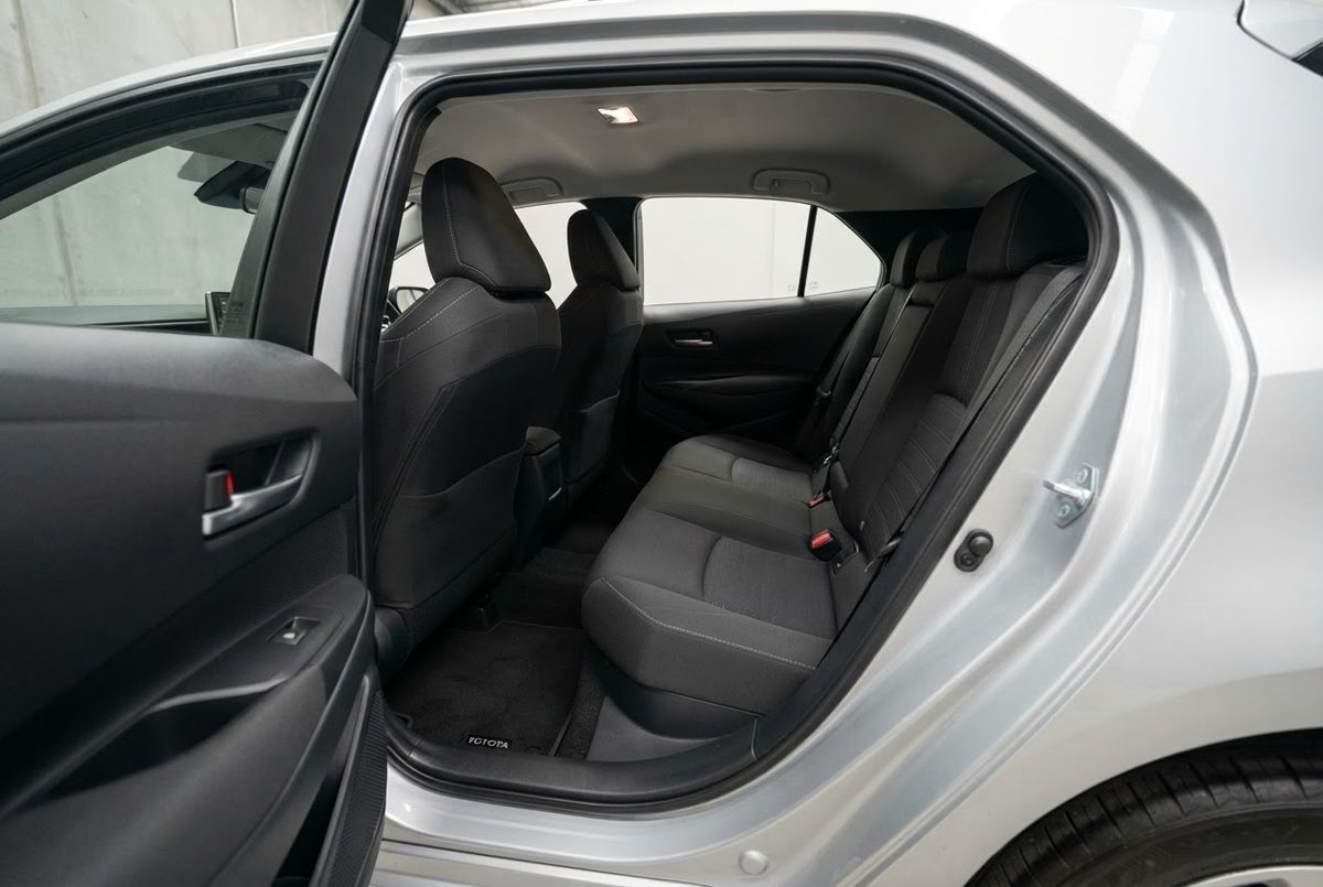 Rear seats & cabin