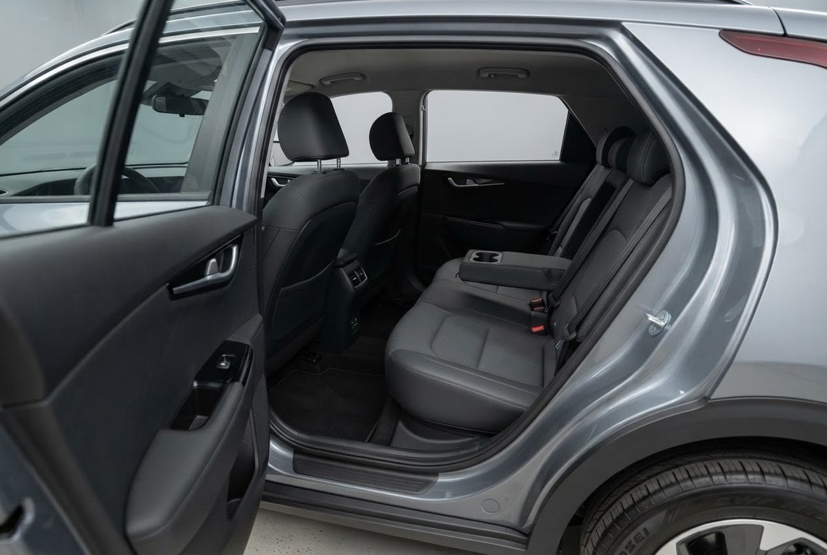 Rear seats & cabin