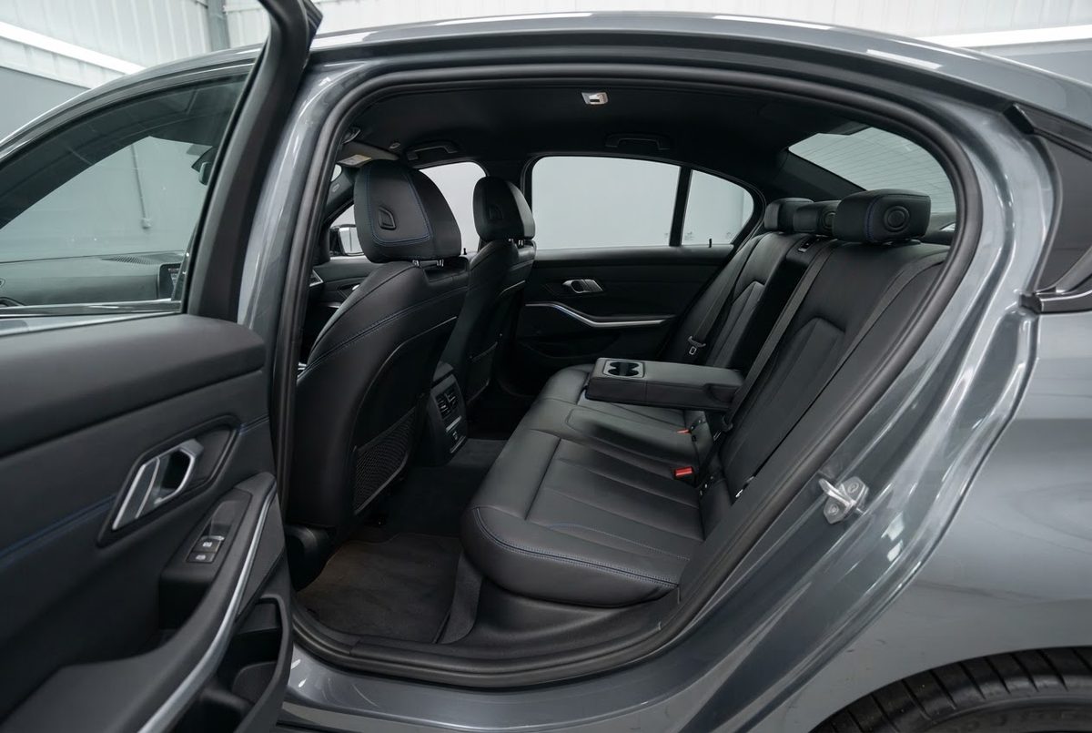 Rear seats & cabin