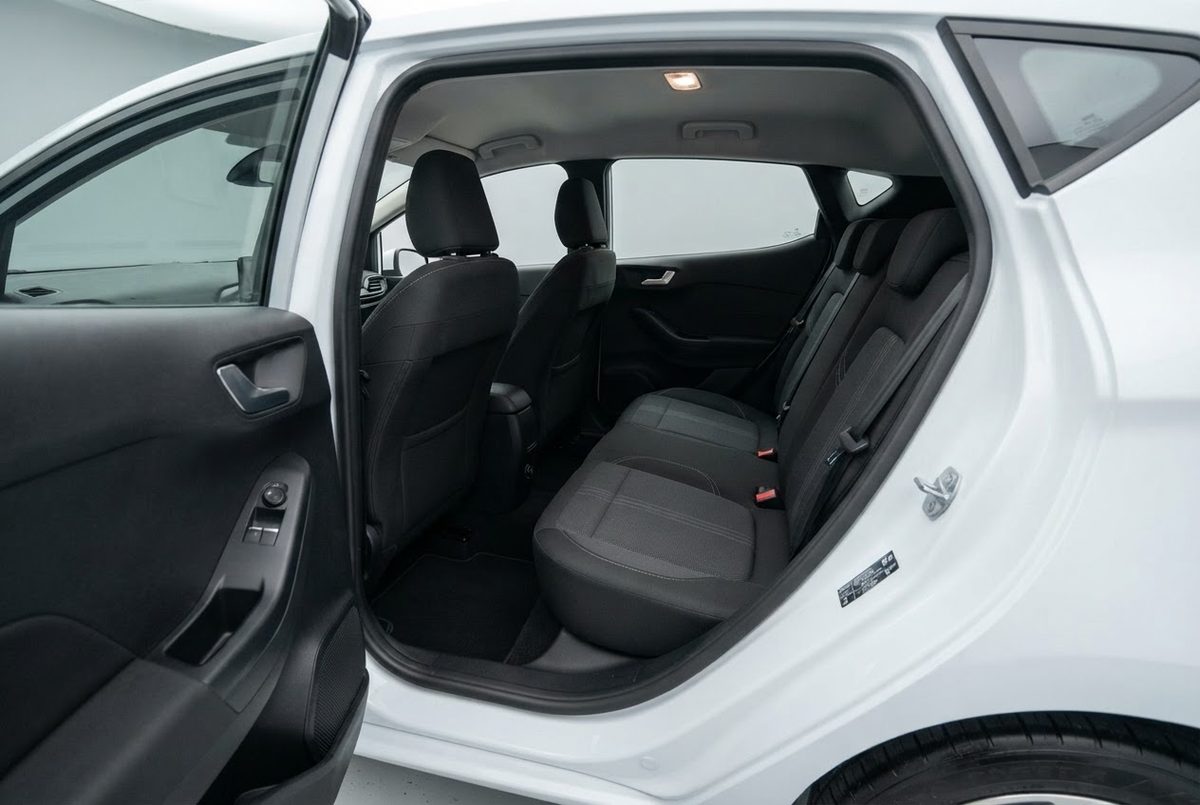 Rear seats & cabin
