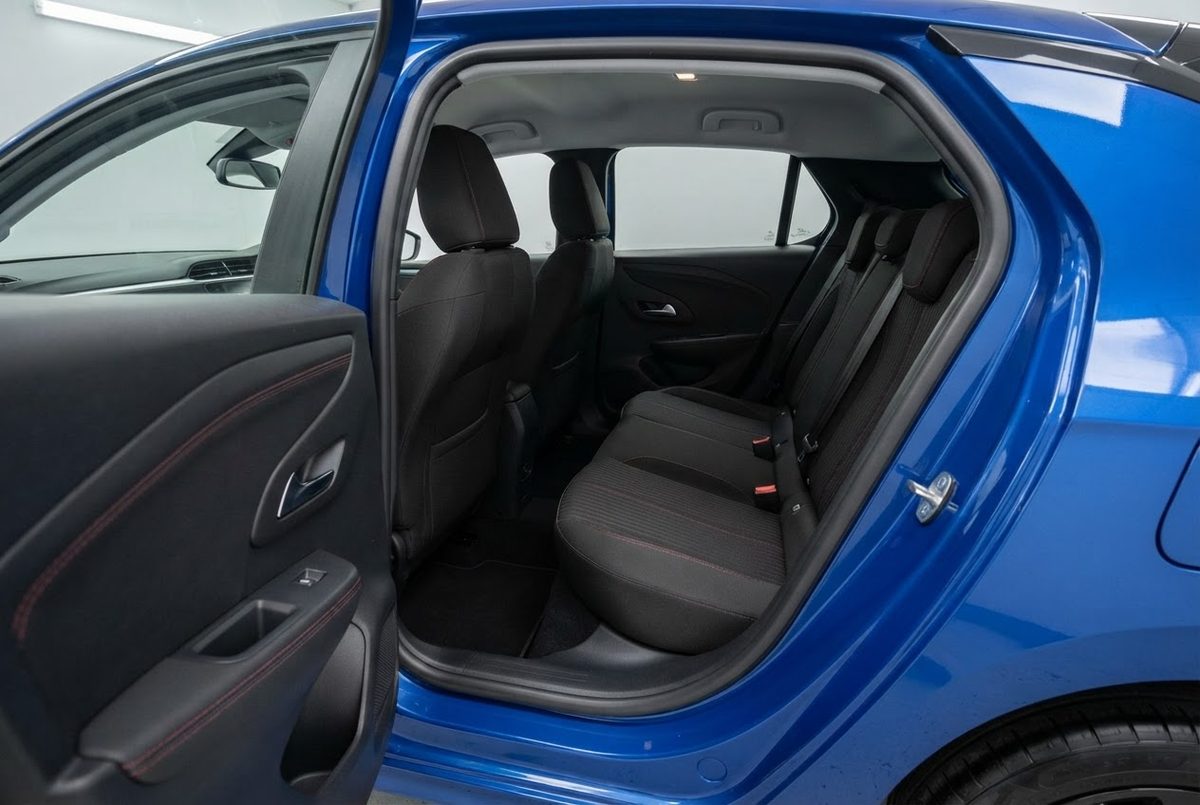 Rear seats & cabin