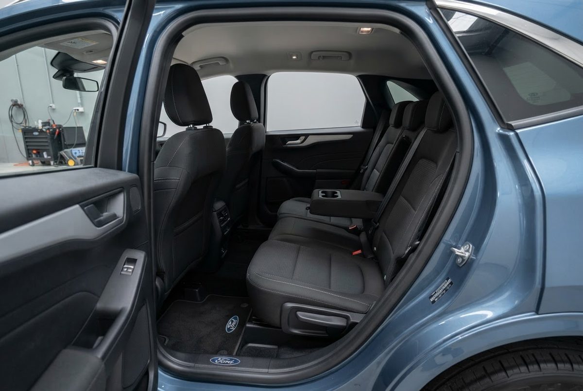 Rear seats & cabin