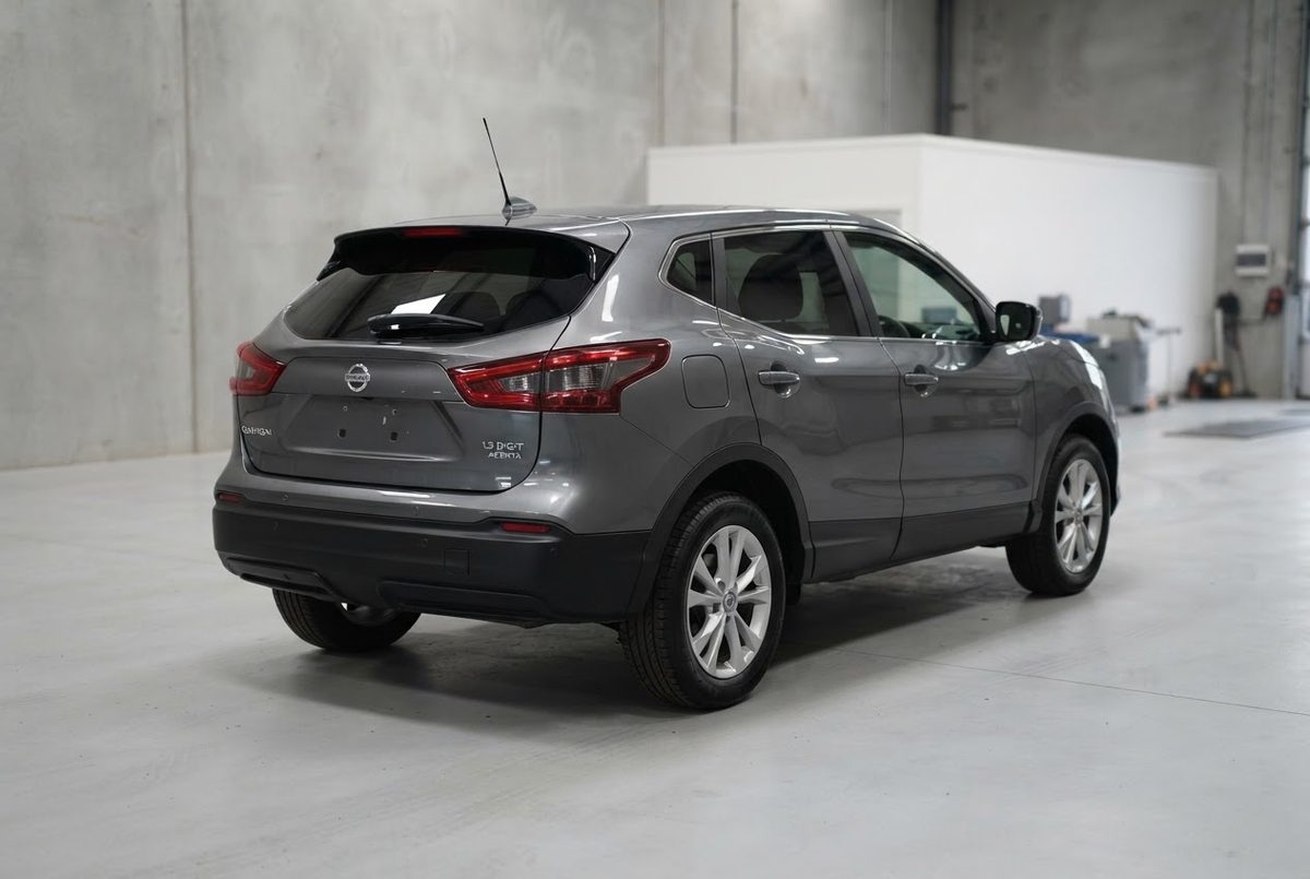 Rear three-quarter